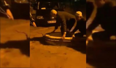 Camide mahsur kalan imam ve cemaat kayıkla kurtarıldı