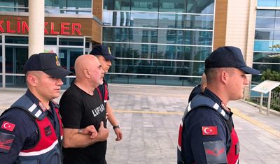 Ezel Akay ve kardeşinin test sonucu pozitif çıktı