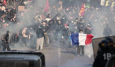 Fransa'da hayat pahalılığı ve eğitim koşullarına karşı protestolar sürüyor