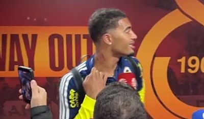 Archie Brown: Kadın gibi tırmalıyorlar ve saç çekiyorlar