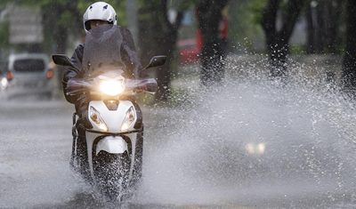 Sağanak nedeniyle motosiklet ve skuterlara trafik yasağı