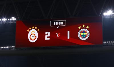 Galatasaray, derbi galibiyetiyle Fenerbahçe'nin ünvanını elinden aldı
