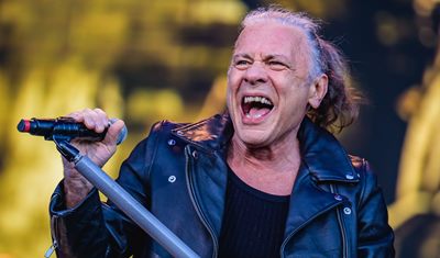 Iron Maiden’ın efsanevi sesi Bruce Dickinson hayranlarına müjde
