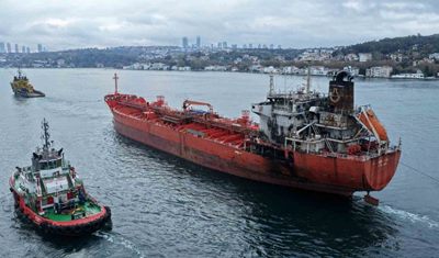 Hasarlı tanker için Boğaz trafiği durduruldu