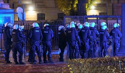 Anayasa Mahkemesi polis ablukasına alındı, Cumhurbaşkanı uçağını geri çevirdi