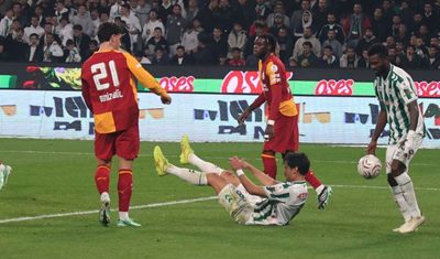 Galatasaray neden 6 oyuncu değiştirdi?
