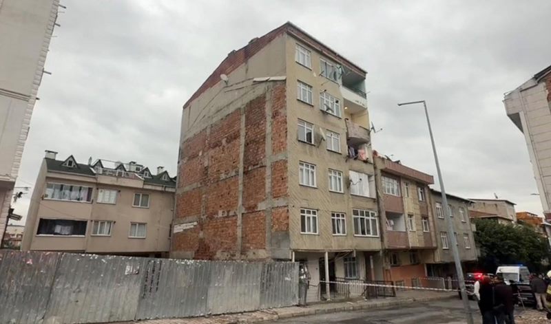 Küçükçekmece’de çatırdama sesleri paniğe neden oldu