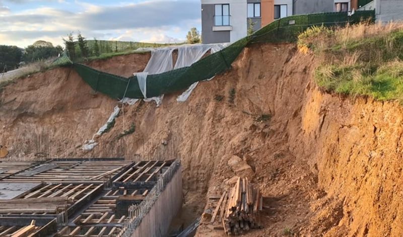 Pendik’te toprak kayması