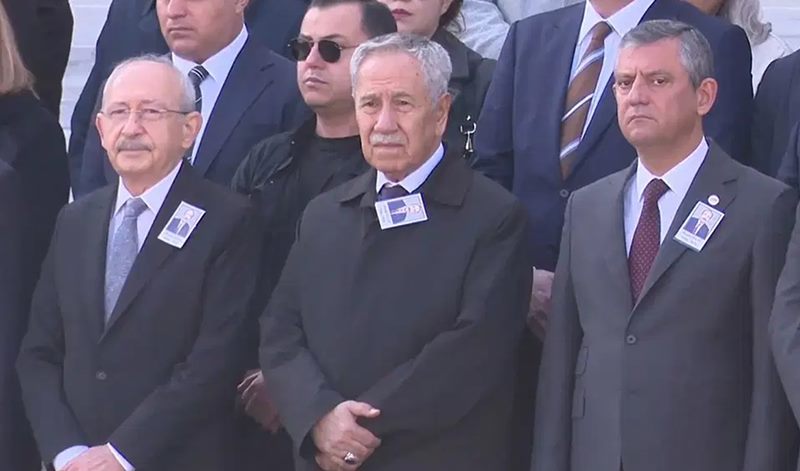 Özel ile Kılıçdaroğlu cenazede tokalaştı