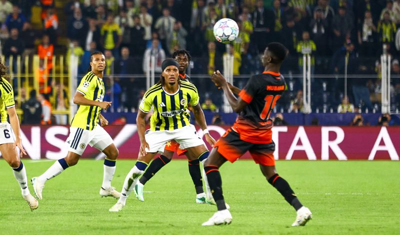 Fenerbahçe önde götürdüğü maçta 90'dakikada yıkıldı