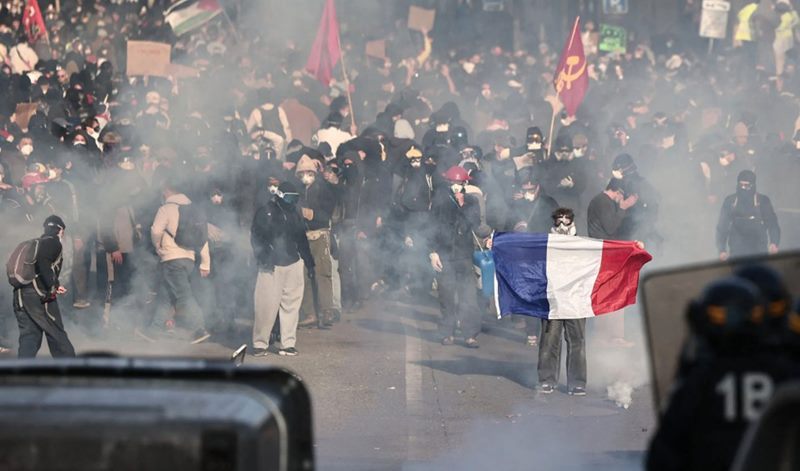 Fransa'da hayat pahalılığı ve eğitim koşullarına karşı protestolar sürüyor