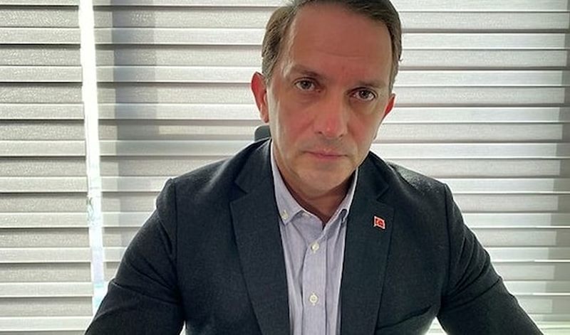 Görevden alınması net bir hatadır, bakanlık verilmeli