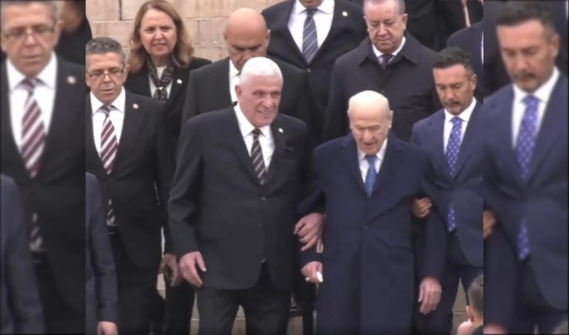 Bahçeli ve Dervişoğlu tören sonrası kol kola yürüdü