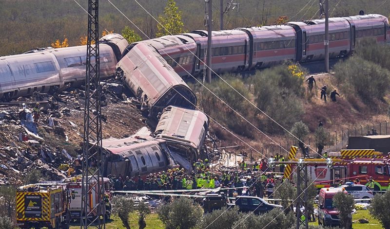 İspanya’daki tren faciasında 69 can kaybına götüren kararlar