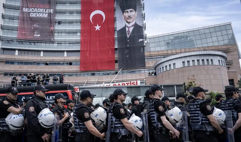 ‘CHP’nin yönetimini değiştirmek kapatmaktan farksız’