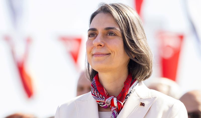Ev hapsi kararının ardından İmamoğlu'ndan Sinem Dedetaş mesajı